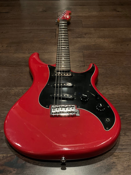 Yamaha SE203 - Red - Black Pickguard - Stratocaster