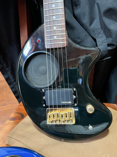 Fernandes ZO-3 - The Black Elephant Travel Guitar - Built in